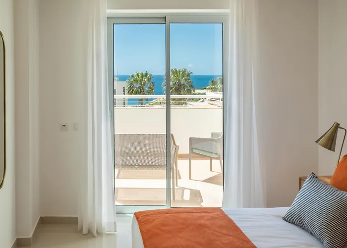 Orange Ocean View, Porto De Mos Vr29 Apartment